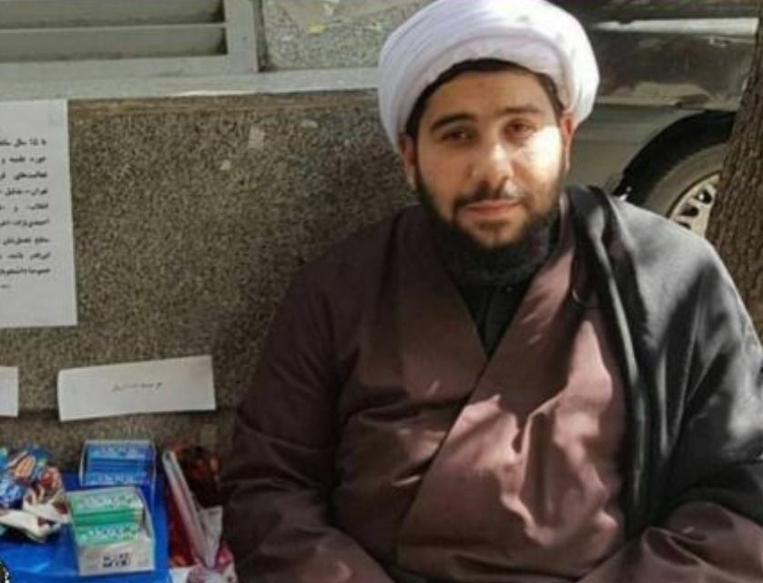 الحكم بالسجن عامين على رجل دين إيراني بسبب انتقاده للنظام