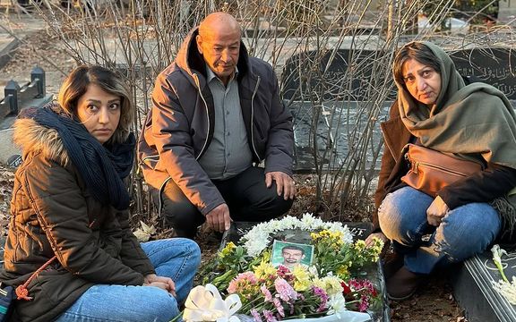 مادر مصطفی کریمبیگی: پسر شجاعم، خون به ناحق ریختهات ستونهای ظلم را به لرزه درآورده