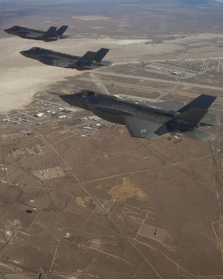 فرمانده سابق ارتش بریتانیا: زمان اقدام نظامی علیه جمهوری اسلامی فرا رسیده است