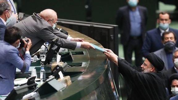 President Ebrahim Raisi submitting the administration’s draft of the national budget bill for the Iranian calendar year 1401, which started on March 21, 2022