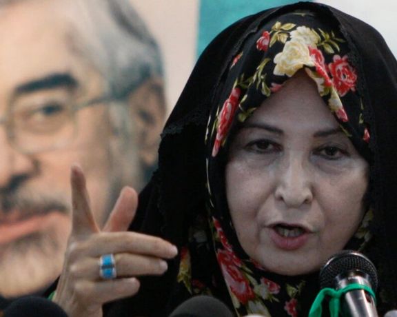 زوجة موسوي تطالب النظام الإيراني بسماع صوت الثورة.. ومطهري يحذر من استمرار تقييد الإنترنت