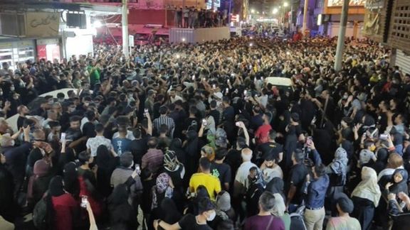 Thousands of people protesting in Abadan after the Metropol collapse. May 25, 2022