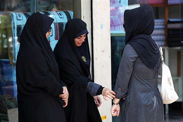 گزارشگران حقوق بشر سازمان ملل: تحمیل سرکوب‌گرانه قوانین حجاب در ایران نماد آزار جنسیتی است