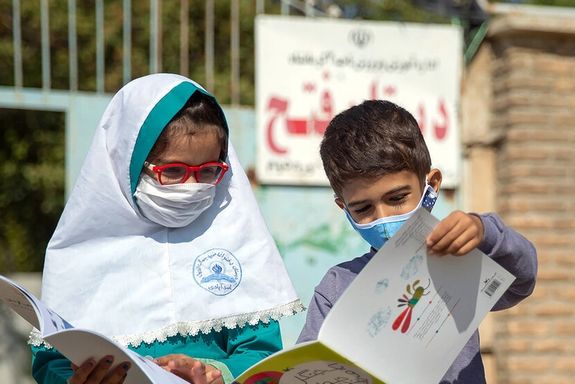یک مقام بیمارستانی در مشهد: از هر ۱۰ کودکی که به کلینیک میآیند، ۶ نفر به کرونا مبتلایند