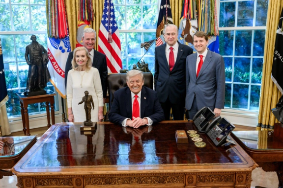 ترامپ جایزه «معمار صلح» را از بنیاد نیکسون دریافت کرد