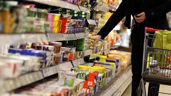 شهروندان میگویند گرانیها باعث شده مردم برای زنده ماندن تلاش کنند، نه برای زندگی کردن