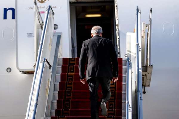 Bid to oust Pezeshkian exposes rift among Iran conservatives