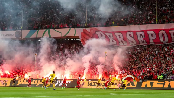 جلال حسینی: مدیران سپاهان هوادار توهینکننده را اخراج کنند وگرنه با او همدستاند