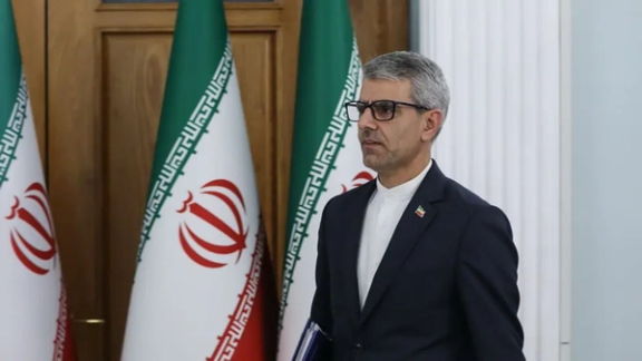 قبل تنصيب ترامب.. إيران تؤكد مفاوضاتها مع دول الترويكا الأوروبية سعيًا لحل أزمتها النووية