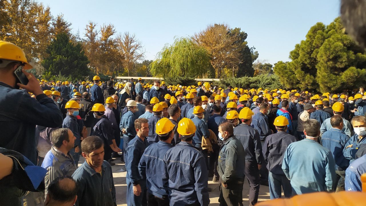 هزاران کارگر ذوب‌آهن اصفهان روز شنبه اعتصاب و تجمع کردند