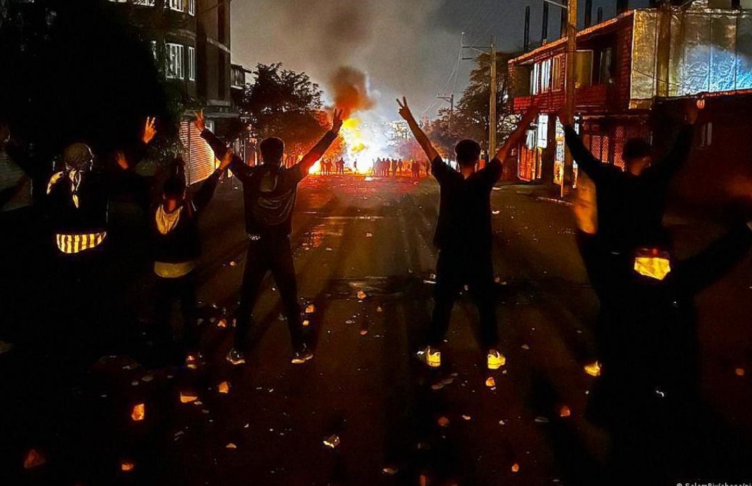 استمرار التجمعات الليلية رغم مقتل "أكثر من 500" في القمع العنيف للاحتجاجات الإيرانية