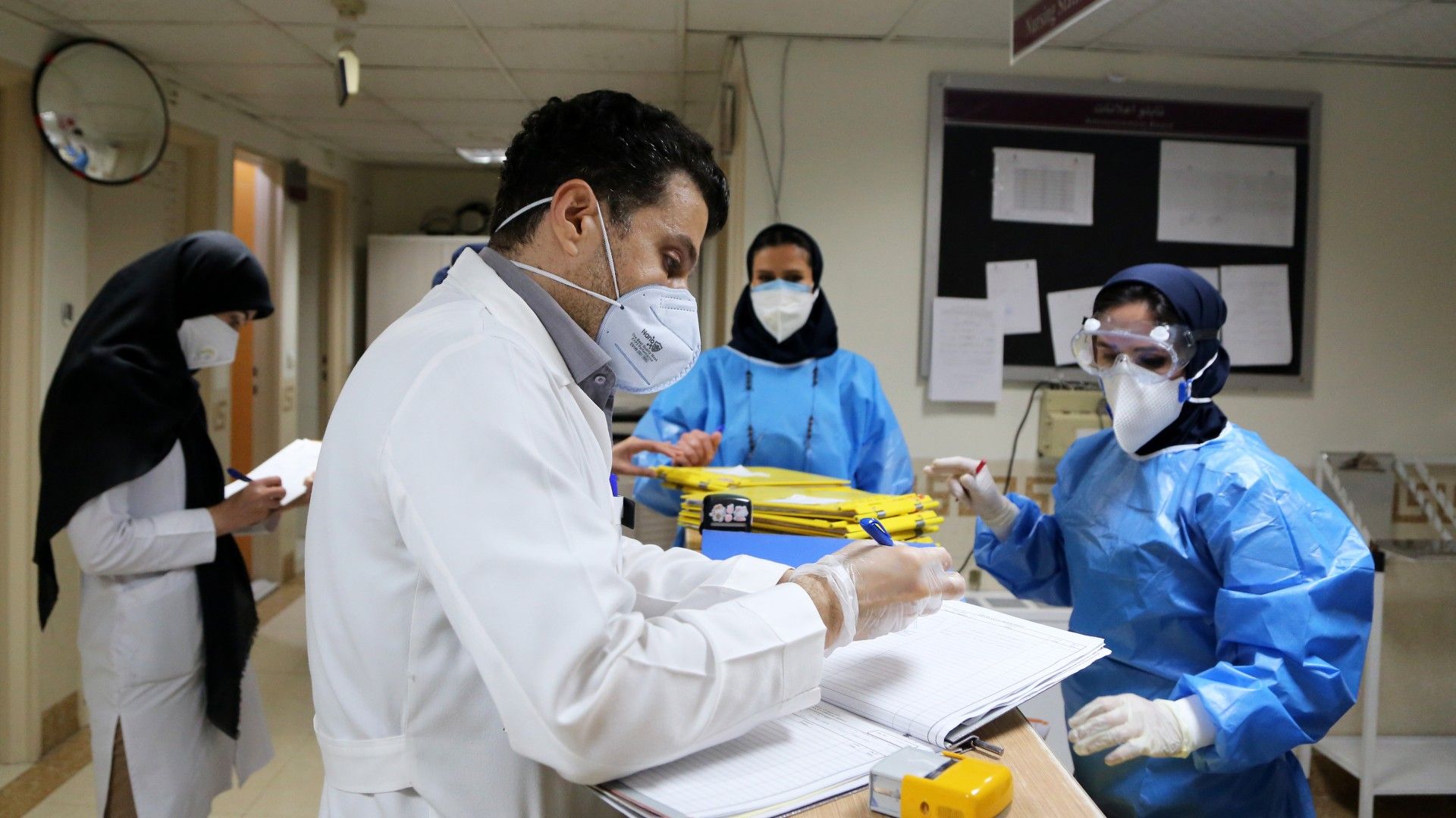 ارتفاع معدل هجرة الأطباء من إيران لمستويات قياسية.. والظاهرة تمتد لقيادات وزارة الصحة