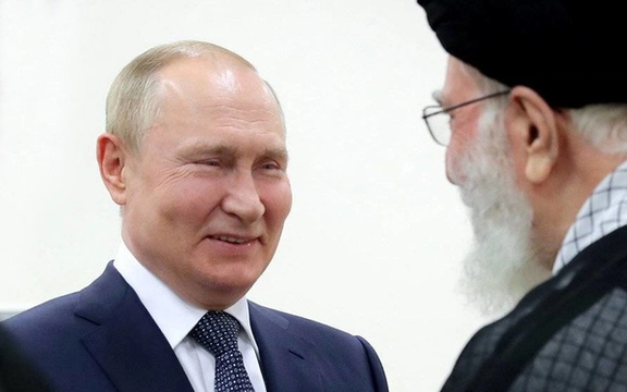 "رويترز": بوتين يطلب من خامنئي عدم قتل المدنيين في الرد على اغتيال إسماعيل هنية
