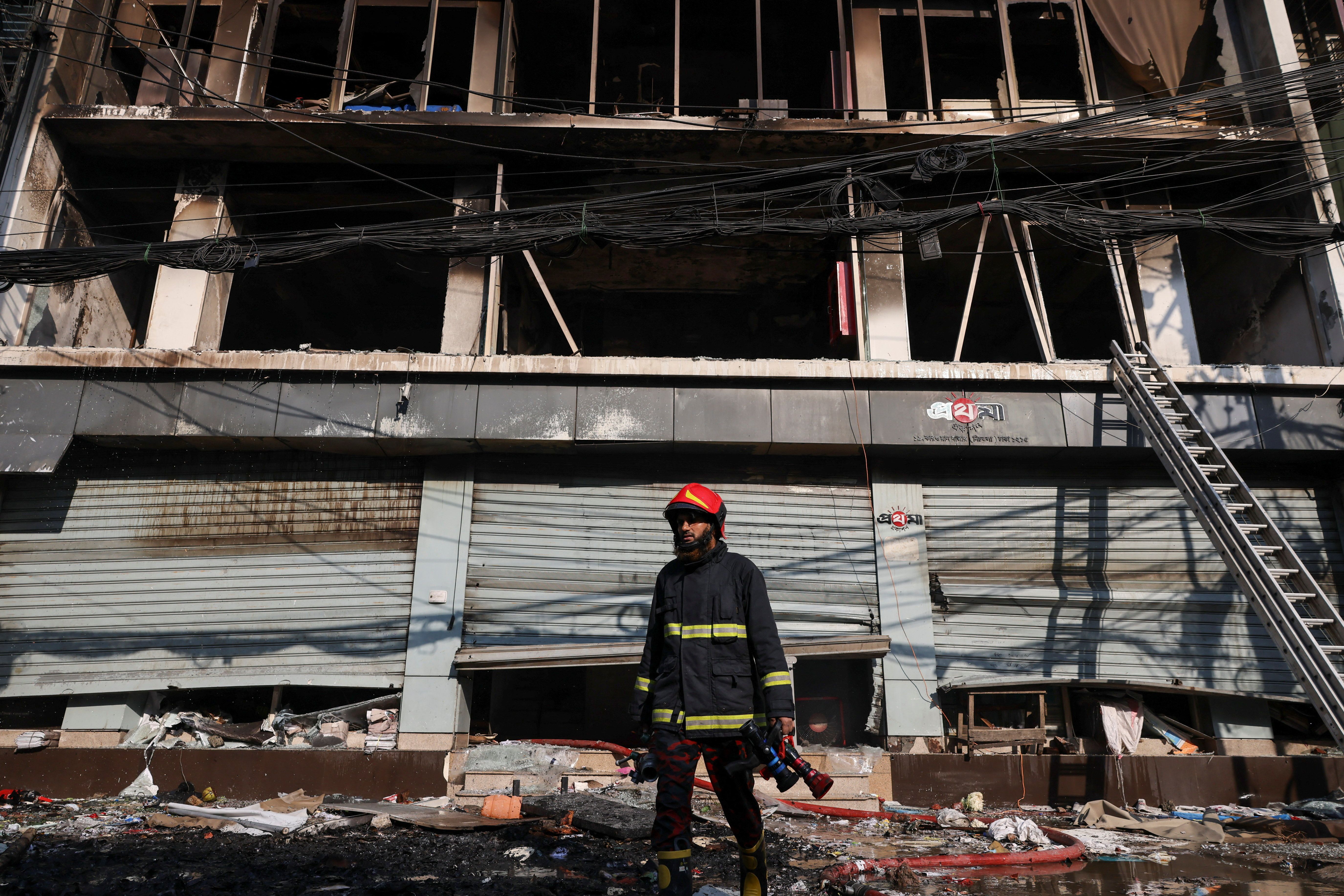 در پی کشته شدن یک کنشگر سرشناس، چند شهر بنگلادش صحنه اعتراضات خشونت‌آمیز شد