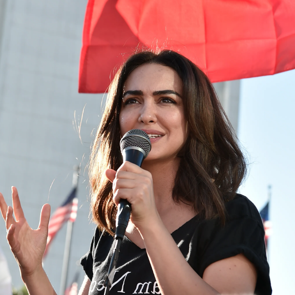 نازنین بنیادی مسدود شدن حساب اینستاگرام فعالان ایرانی را «توهینآمیز» خواند