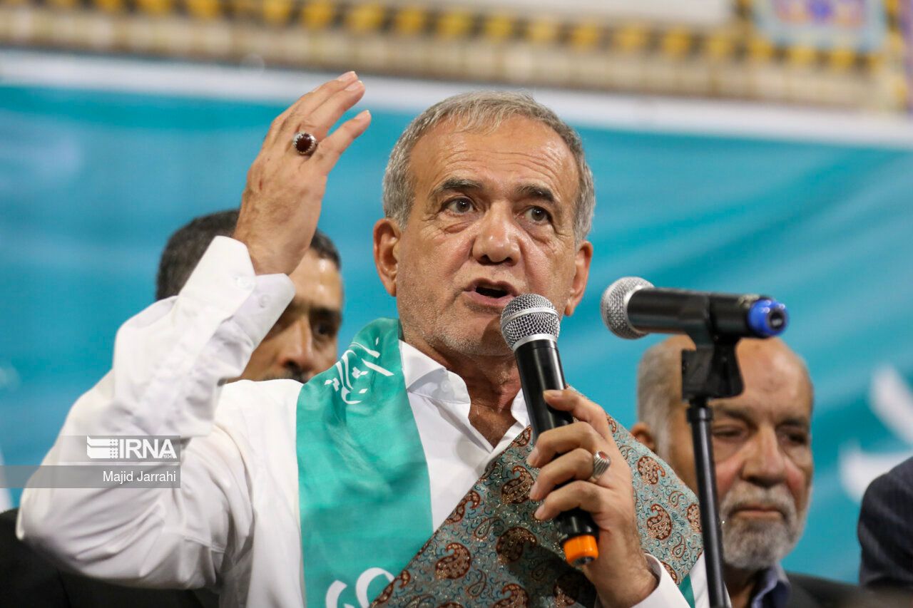 پزشکیان با اشاره به بازگشت تحریم‌ها: این‌بار نیز کشور را به سمت آبادانی هدایت خواهیم کرد