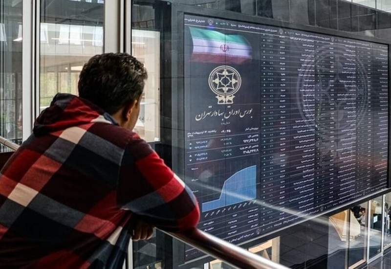 وضعیت بحرانی بورس تهران:اشخاص حقیقی همچنان می‌فروشند و حقوقی‌ها می‌خرند