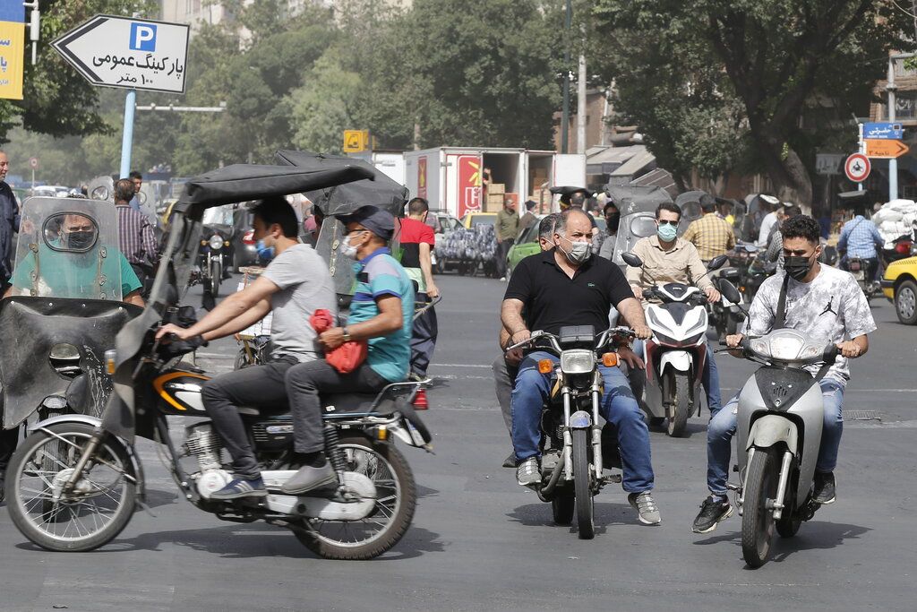 یک کارگر برای خرید موتورسیکلت باید ۱۶ ماه حقوقش را بدون صرف هزینههای دیگر پسانداز کند