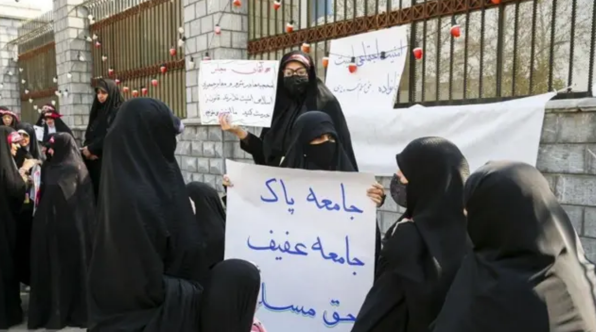 Tehran deputy governor defends crackdown on pro-hijab sit-in