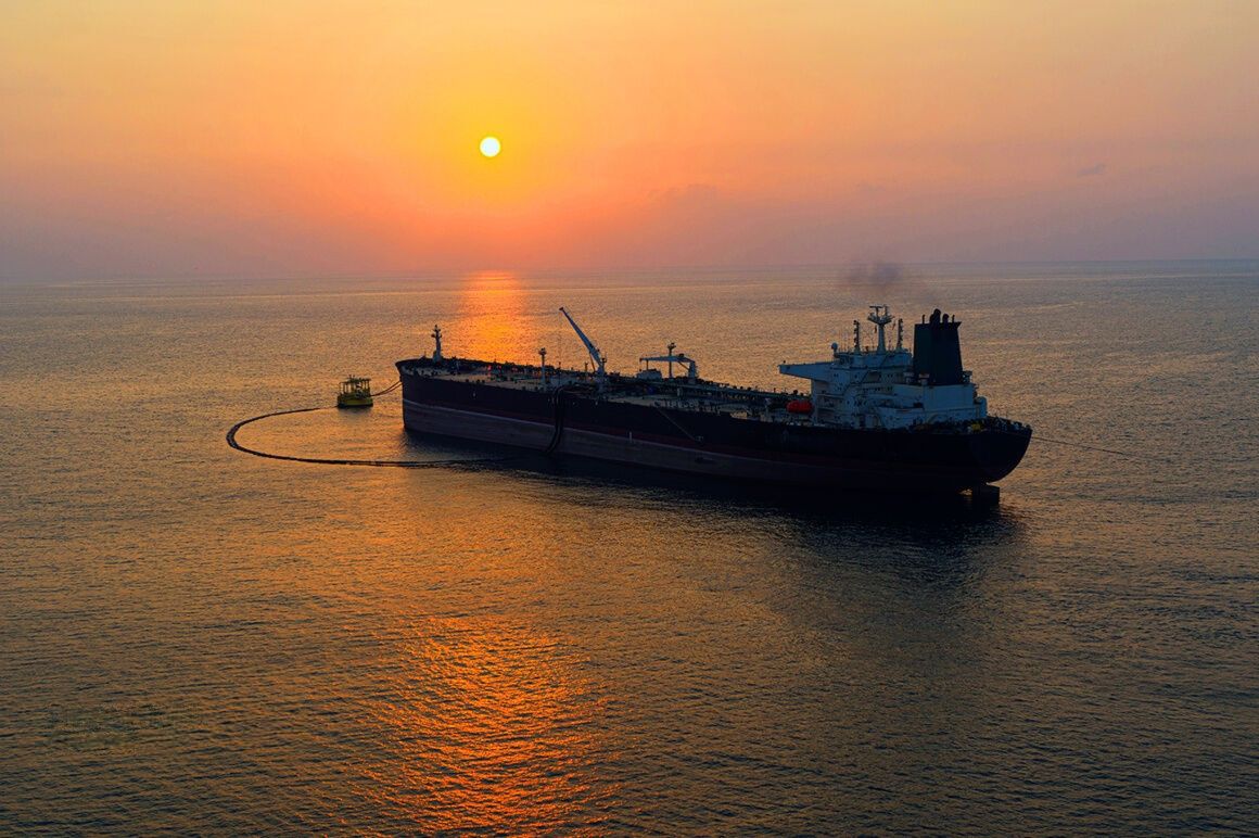 Global oil glut, price drop spell more trouble for Iran next year