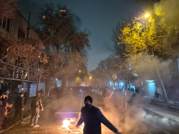 "واي نت": الضغوط الداخلية والخارجية المتزامنة تثير قلق خامنئي