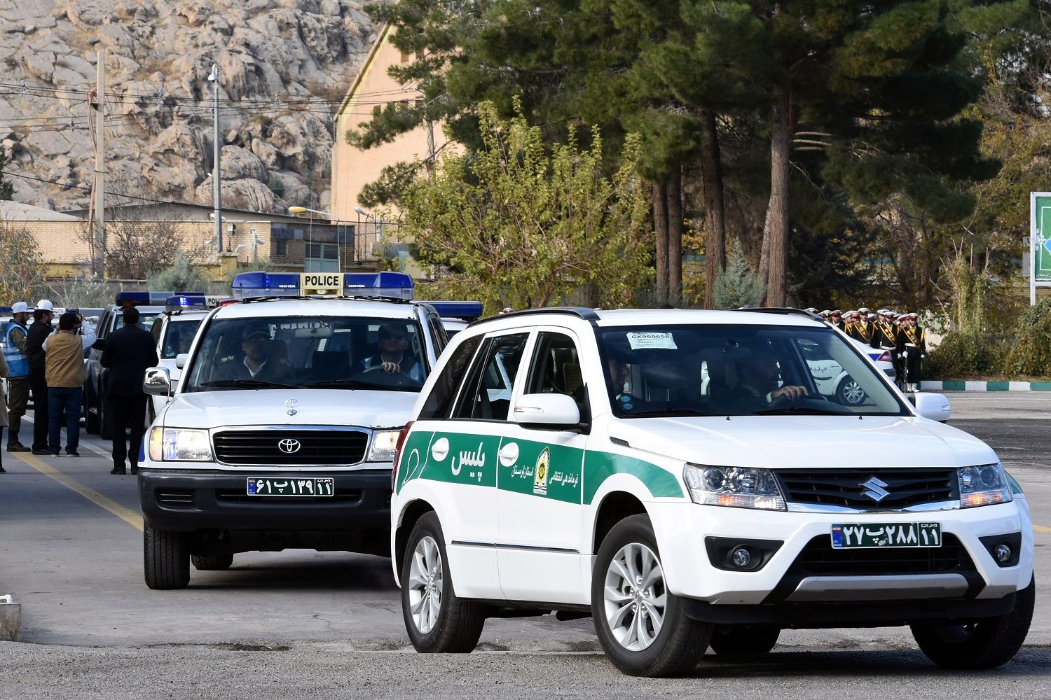 همزمان با رزمایش‌های خیابانی بسیج، فرمانده نیروی انتظامی شهروندان را تهدید کرد