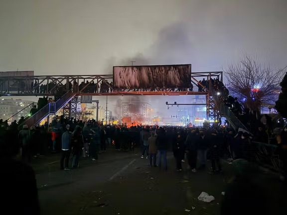 تلاش حکومت برای خاموش کردن صدای انقلاب ملی با جمع‌آوری دیش‌ها، قطع اینترنت و سرکوب معترضان