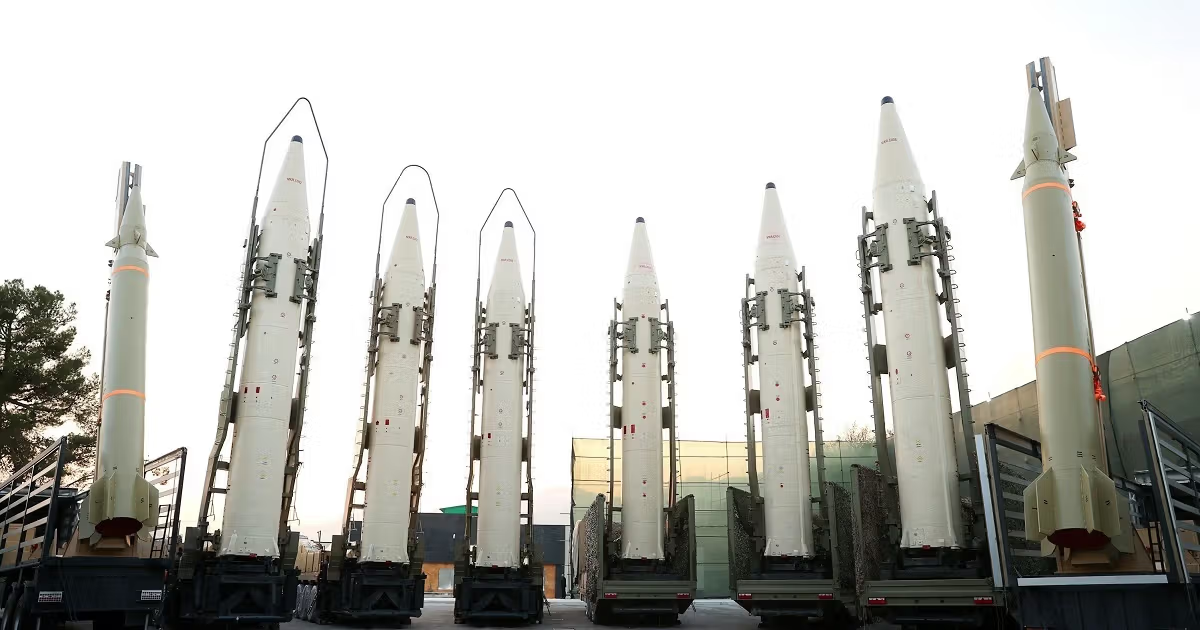 زیباکلام: جمهوری اسلامی با وقت‌کشی در مذاکرات به‌دنبال ساخت سلاح اتمی است