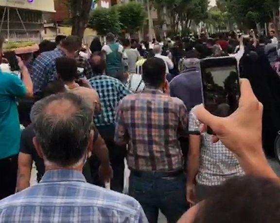 بیانیه ۶۵۰ زندانی سیاسی، فعال مدنی و خانواده دادخواه: اعتراض در خیابان حق مردم است