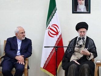 عضو دفتر نشر آثار خامنهای: ظریف ساعت یک شب با خامنهای صحبت نمیکند