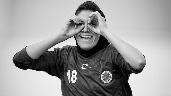 عالیشاه درپی درگذشت ملیکا محمدی: آقایان همچنان اصراردارید با خودروی داخلی اتفاقی نمیافتد؟