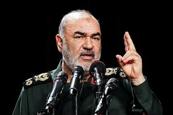 فرمانده کل سپاه: دشمنان از سلاح بیولوژیک علیه مردم ما استفاده میکنند