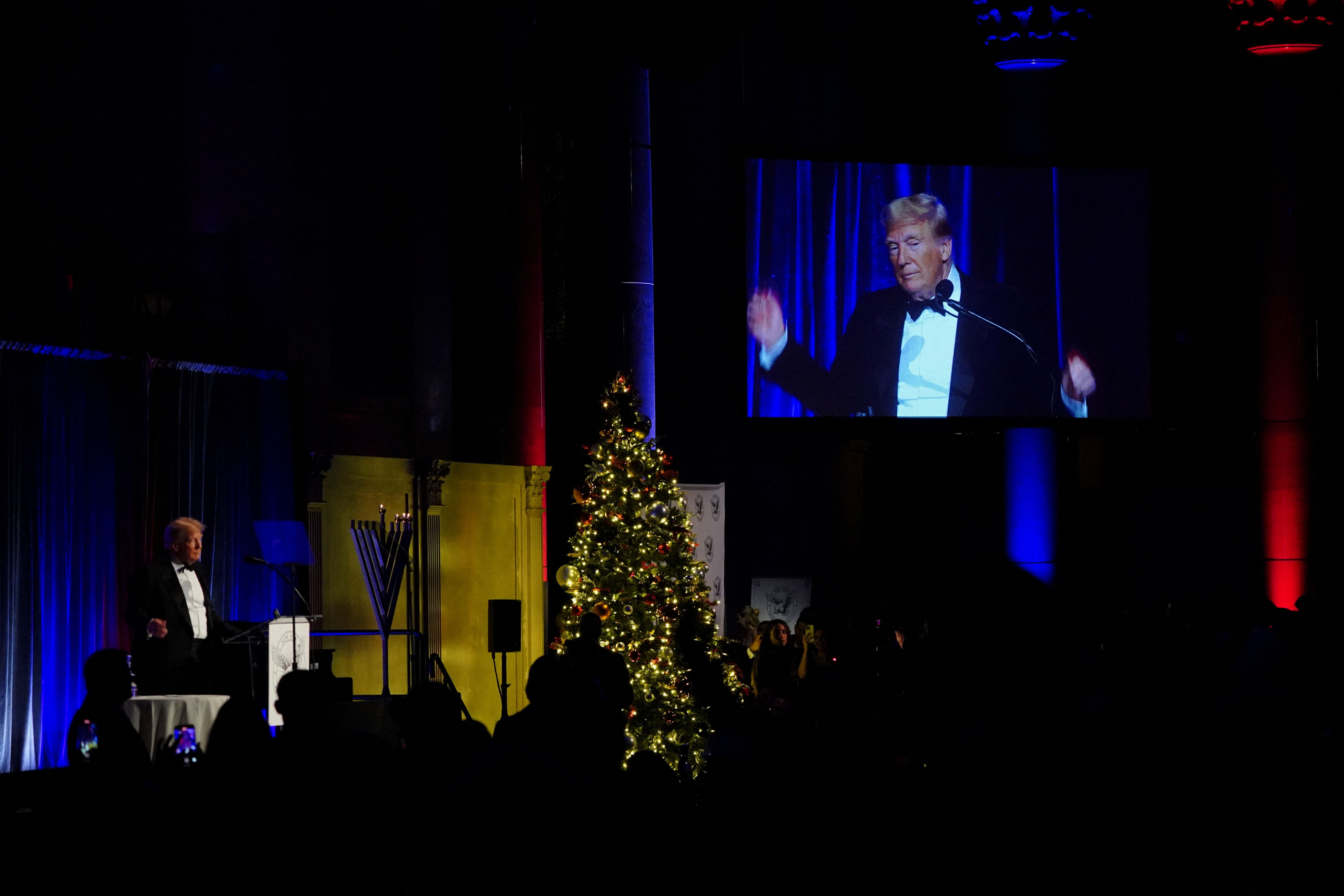 دیوان عالی آمریکا مساله مصونیت سیاسی ترامپ را فوری بررسی می‌کند