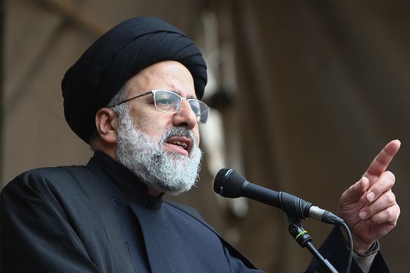 گزارشها حاکی از احضار دو فعال رسانهای به دلیل نوشتن توییت انتقادی درباره رئیسی است