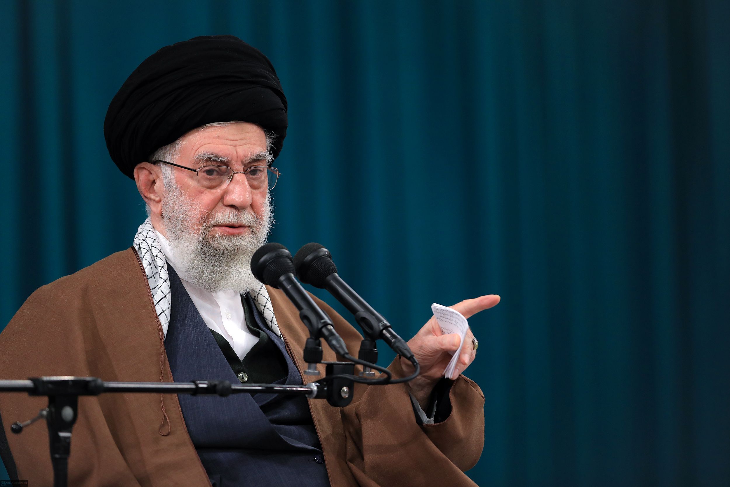 روزنامه سپاه در حمایت از علی خامنه‌ای درخواست‌ها برای برگزاری رفراندوم را «بامبول» خواند