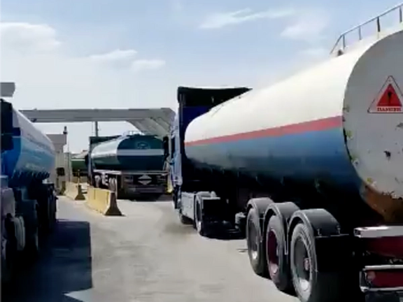 هراتنیوز: طالبان ۳۶ تانکر بنزین «بیکیفیت» ایران را به این کشور بازگرداند