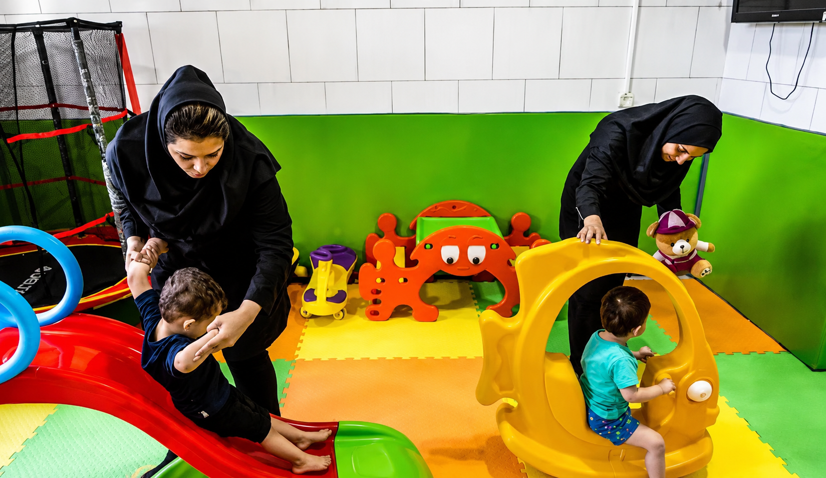 Rising daycare fees push Iranian families to rely on grandparents