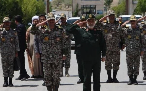 بازدید فرمانده نیروی هوافضای سپاه پاسداران از سامانه پدافند هوایی مرکز هستهای خنداب