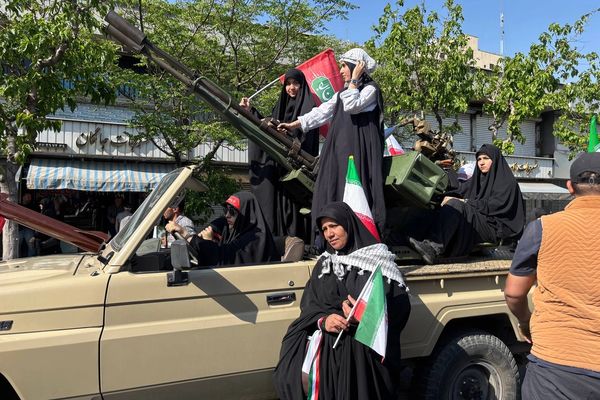 سندرم جهان موازی؛ از حسین شریعتمداریها تا رجزخوانان خیابانی