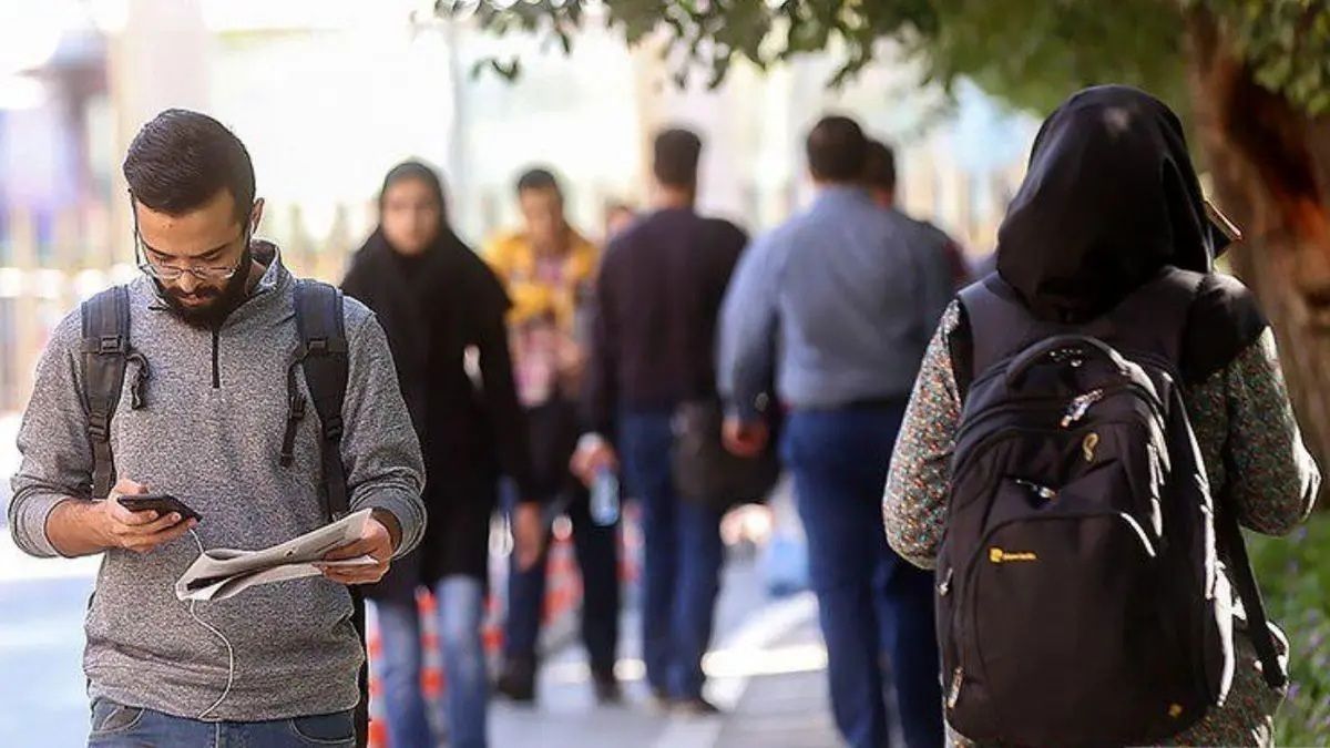 File photo: Iranians walk in Tehran as economic pressure deepens, with layoffs rising and job opportunities shrinking.