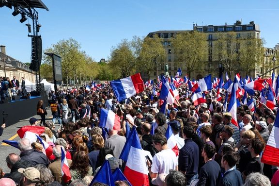 هواداران و مخالفان مارین لوپن، سیاستمدار راستگرای فرانسوی، در پاریس تظاهرات کردند