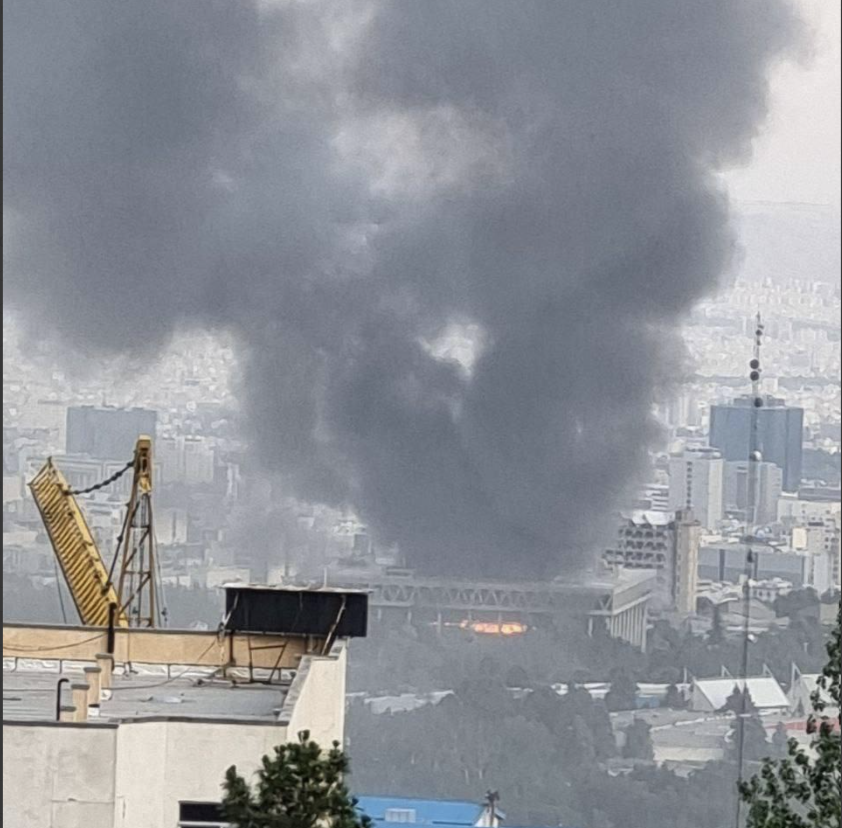 بعد إنذار إخلاء المنطقة 3 في طهران.. إسرائيل تستهدف "منبر دعاية" النظام الإيراني