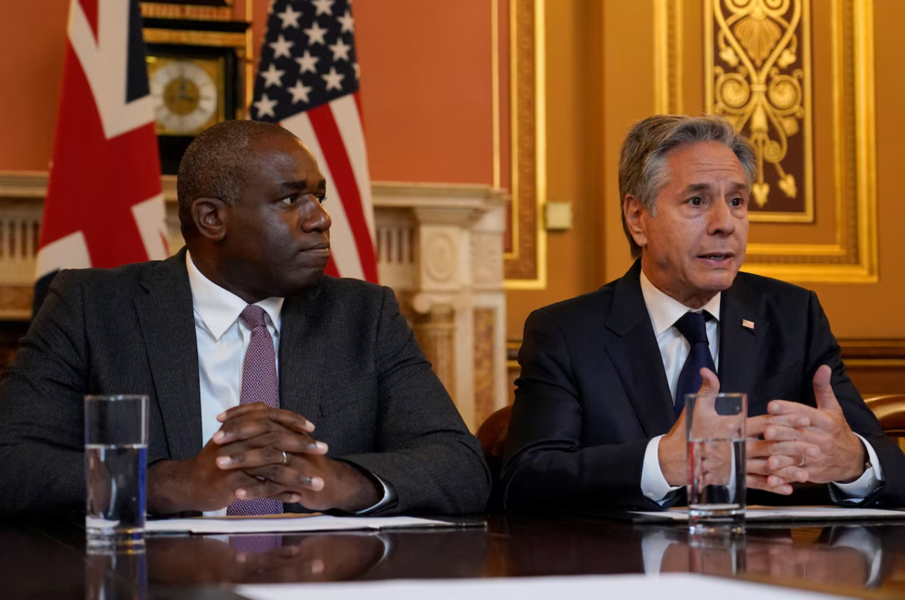 اشاره تلویحی بلینکن به لغو محدودیت اوکراین در استفاده از تسلیحات دوربرد غرب در روسیه