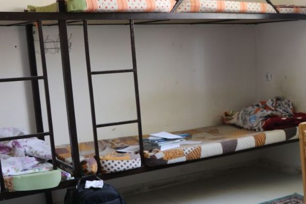 روزنامه اعتماد: دانشجویان خوابگاه خواجهنصیر مجبور به کفخوابی شدند