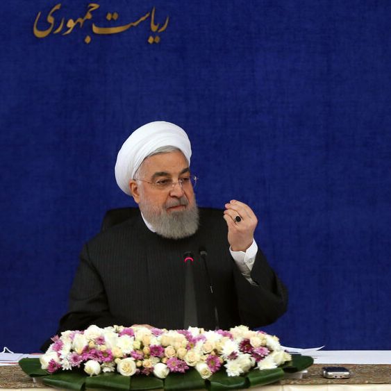 حسن روحانی: تا پایان سال ۱۴۰۰ واکسن کرونا تامین میشود