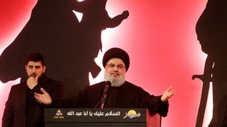 "خامنئي" و"ظريف" في صدارة المتهمين.. تجاذبات سياسية في إيران حول "الاختراقات الإسرائيلية"