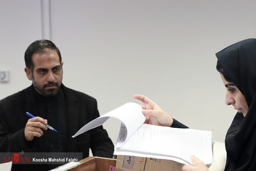 محكمة إيرانية تتهم سيدة بـ"العمل ضد أمن البلاد" لرفضها الحجاب الإجباري