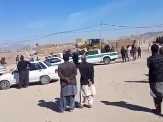 قوات إيرانية تهدم عشرات المنازل المملوكة لمواطنين بلوش.. "لتغيير التركيبة السكانية"