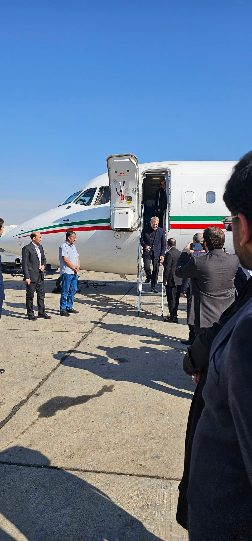 سياسيون لبنانيون يصفون زيارة لاريجاني إلى بيروت بـ "الوقاحة"