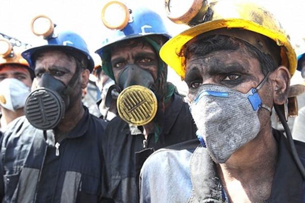 زندگی در سایه ریزش؛ روایت معدنکاران طبس از شغلی میان نان و مرگ